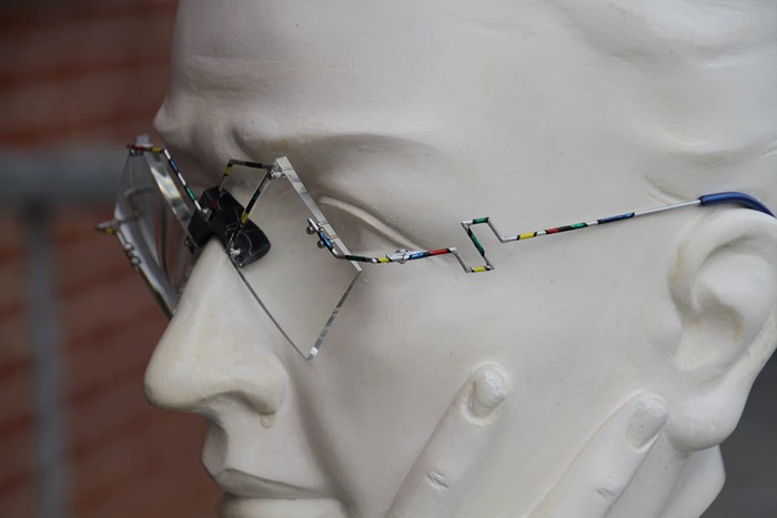 2025  Brille mit Epoxydharz-Steg