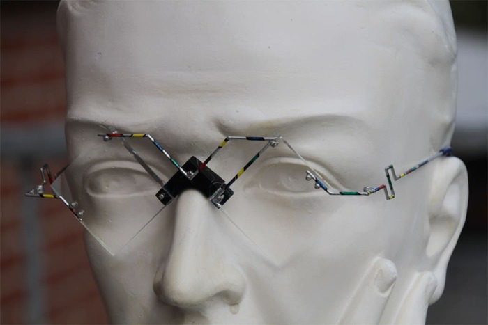 2025  Brille mit Epoxydharz-Steg